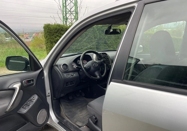 Toyota RAV4 cena 15900 przebieg: 219000, rok produkcji 2003 z Sobótka małe 137